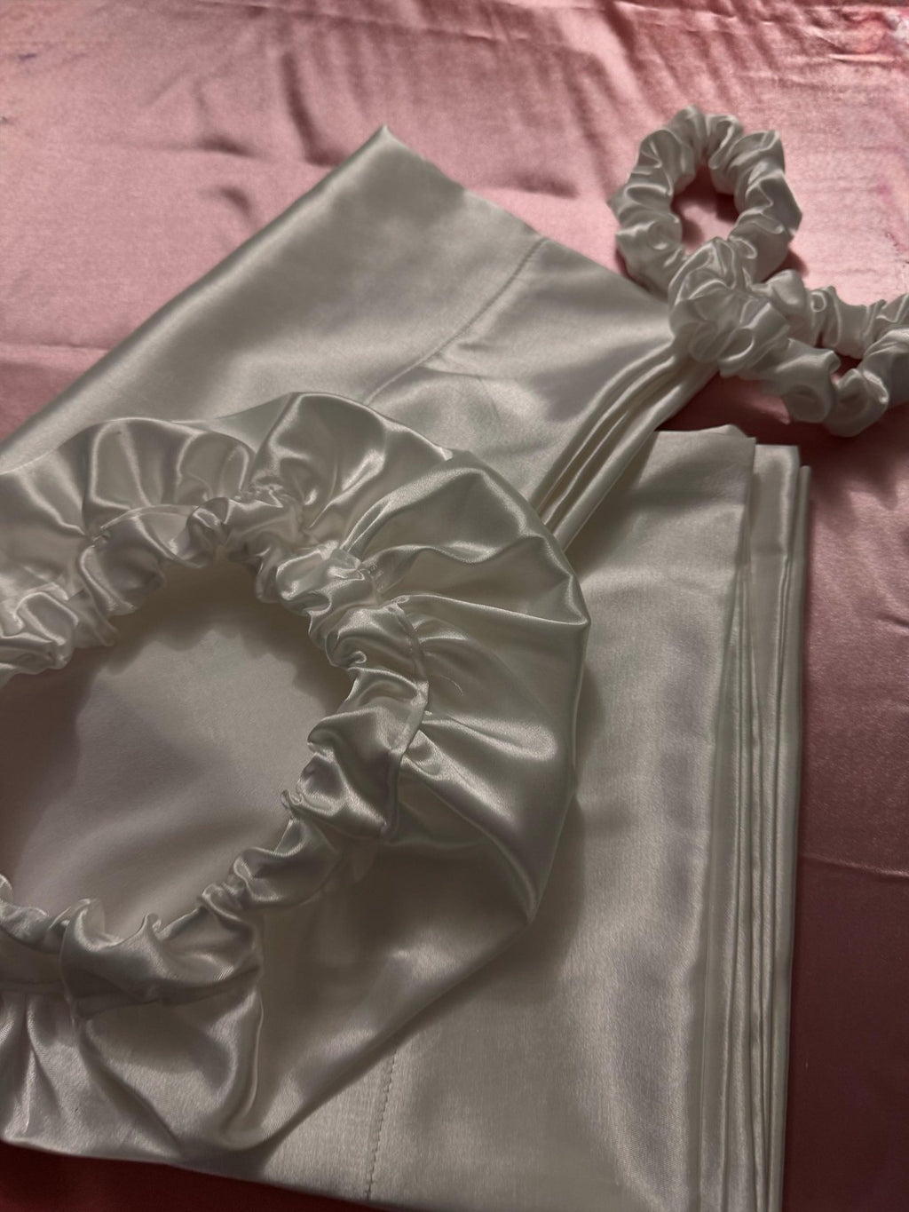 Funda de almohada de satín marfil con bamba a juego, combo Rosas Home